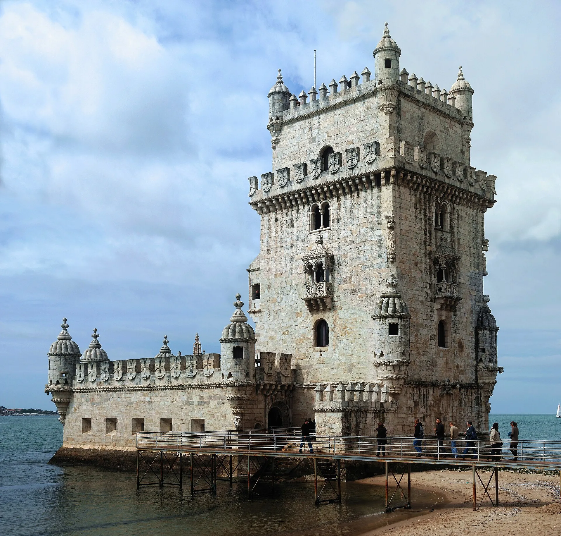 Torre de Belém, junto ao rio Tejo, em Lisboa