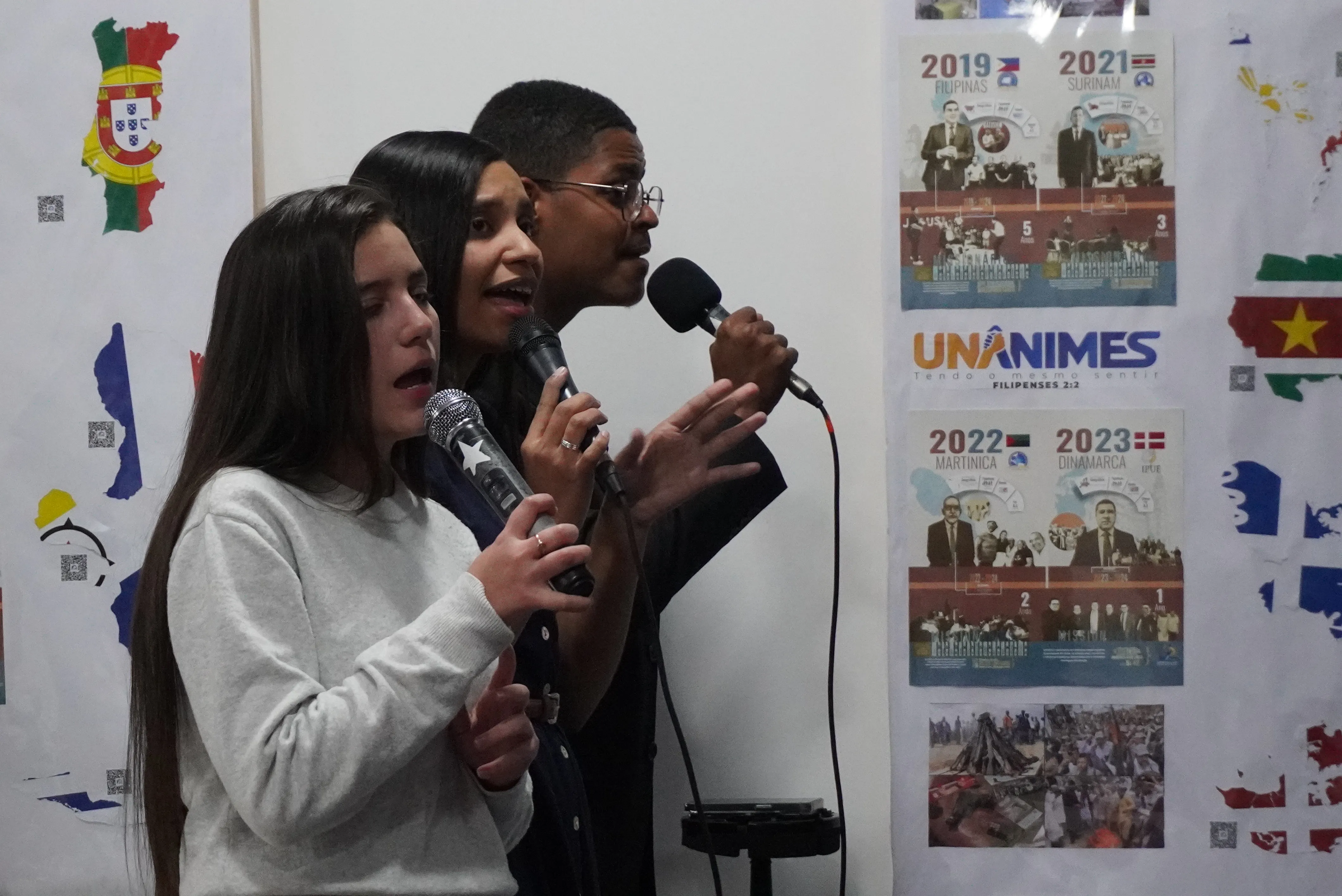 Membros da IPNJ Portugal reunidos após o culto